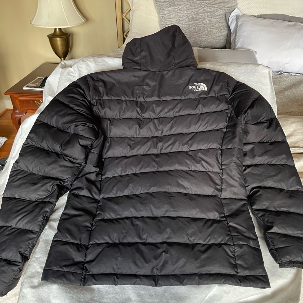 North Face puffy jacket, Men’s Small.  Smoke free home